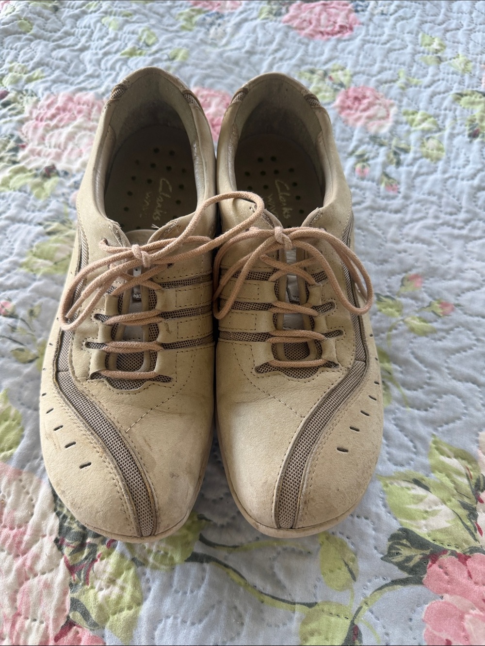 Clarks   Women’s Light taupe / green  Lace-Up Athletic Sneakers
